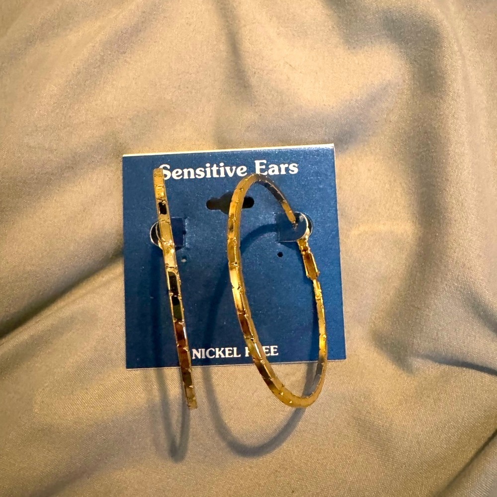 Golden hoop earrings for sensitive skin NWT - Picture 3 of 3